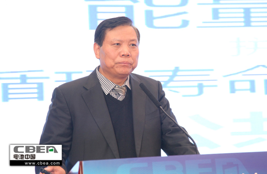 1479777661396001703.jpg 圖為珠海銀隆新能源有限公司董事長魏銀倉發表演講.jpg