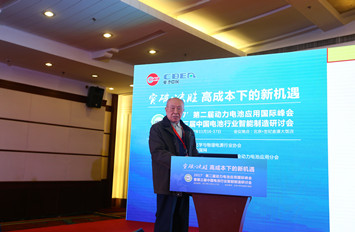 楊裕生：積極發(fā)展增程式電動(dòng)汽車 不追求過高比能量電池