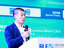 動(dòng)力電池應(yīng)用分會(huì)專家委員會(huì)副主任委員劉斐主持“蓄力電動(dòng)車鋰電新風(fēng)口”主題論壇