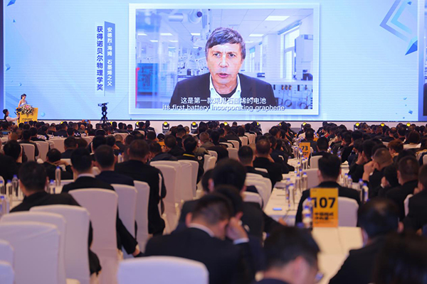 簽約諾貝爾獎得主,超威集團發布三大單品電池